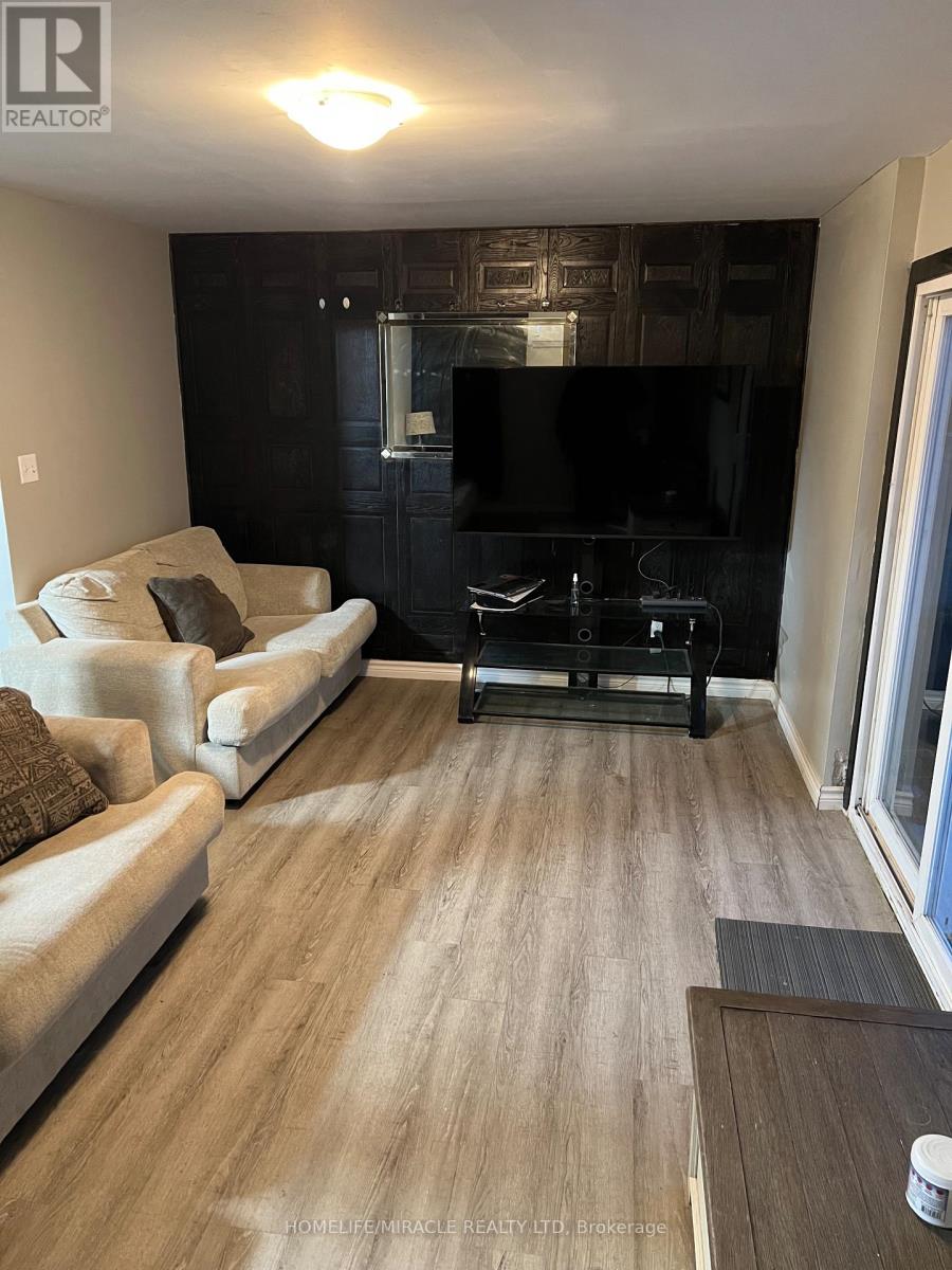 5 Glencairn Square, Brampton, Ontario  L6S 2H7 - Photo 7 - W12968390