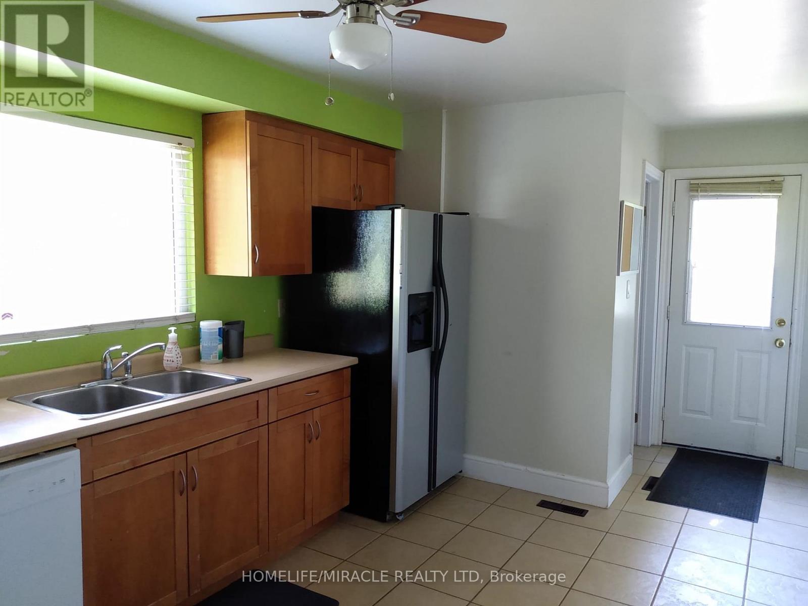 23 Heatherdale Place, Hamilton, Ontario  L9C 6K7 - Photo 5 - X12968360