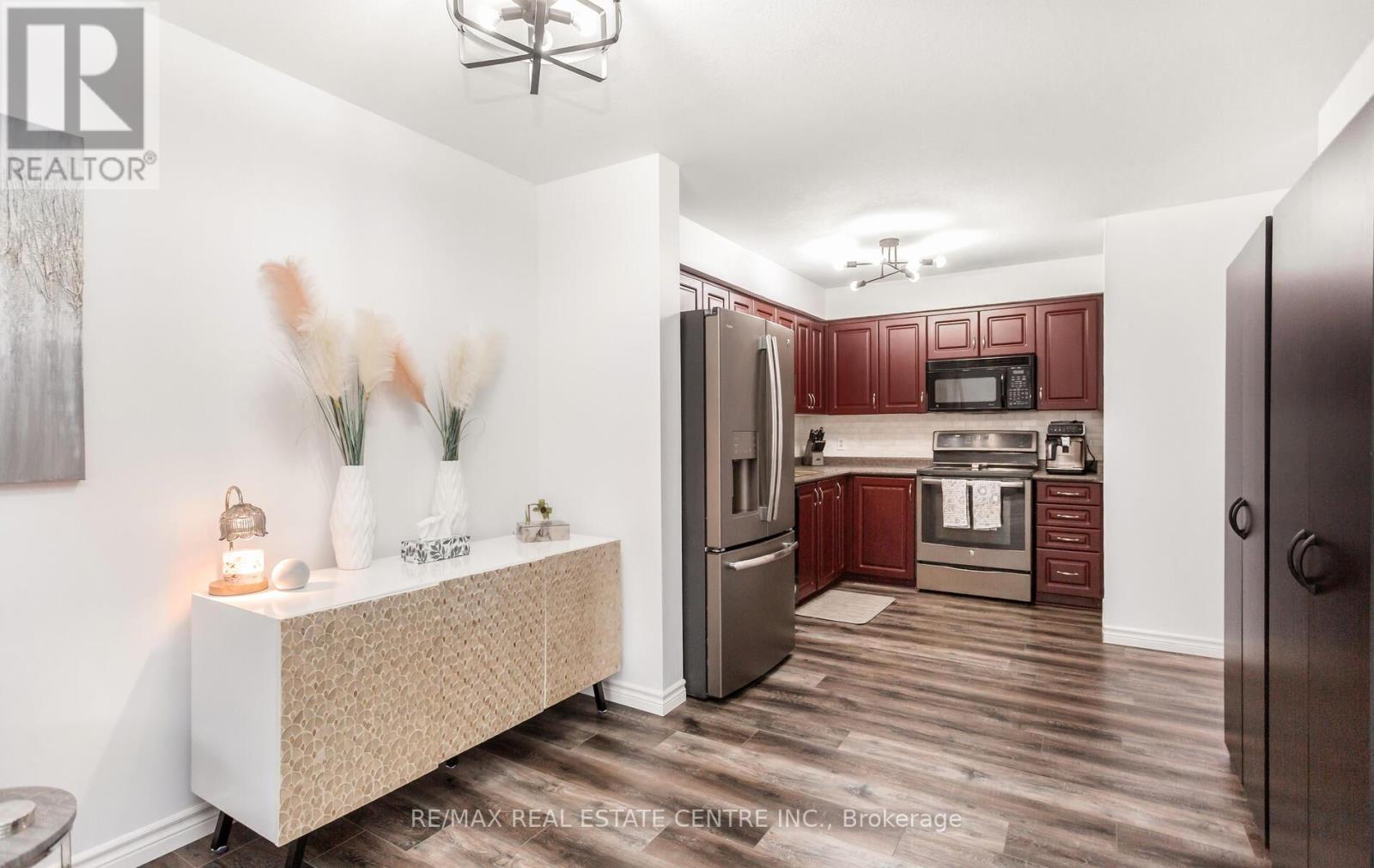 230 Sophia Crescent, Kitchener, Ontario  N2R 1X8 - Photo 10 - X12968376