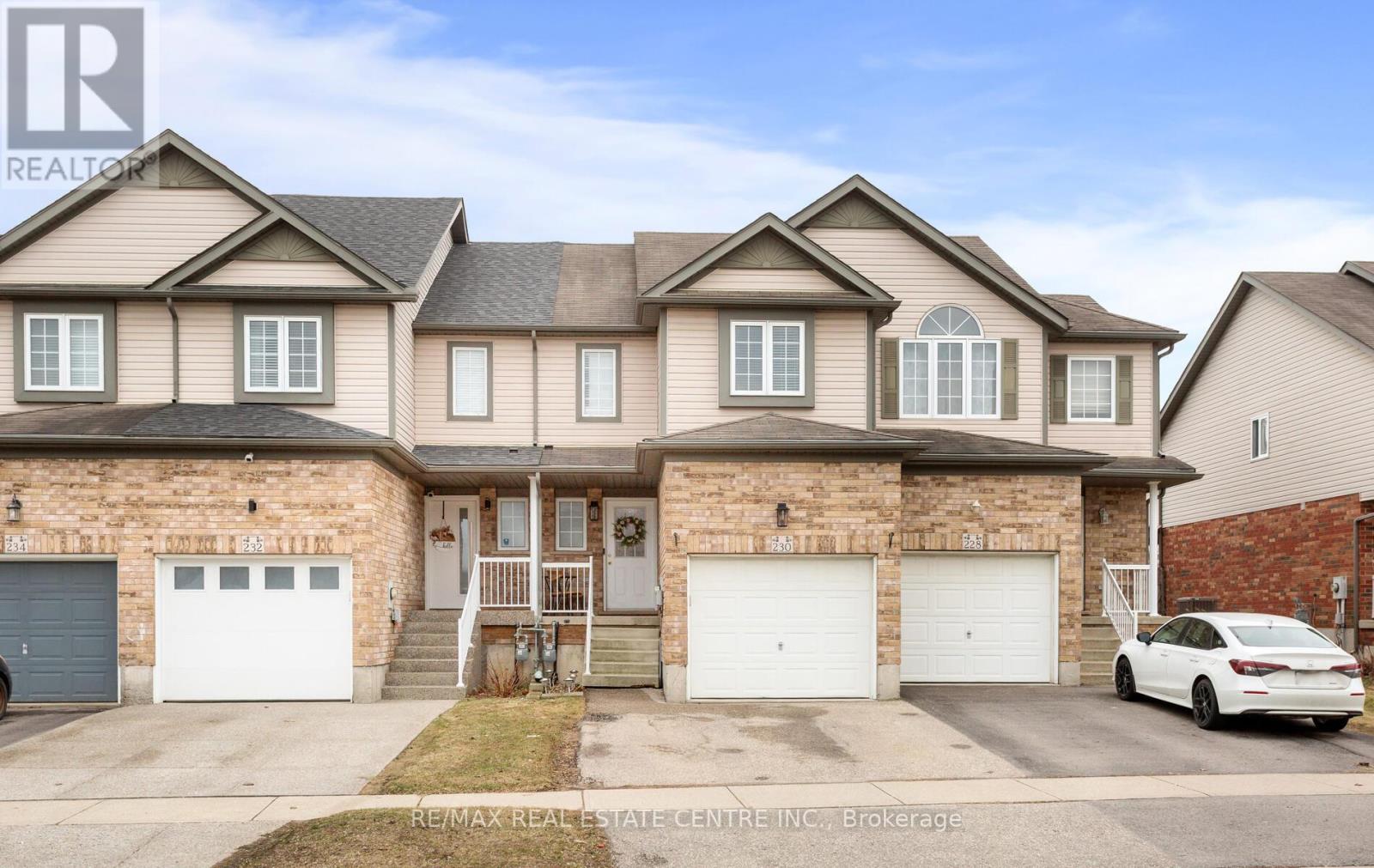 230 Sophia Crescent, Kitchener, Ontario  N2R 1X8 - Photo 2 - X12968376