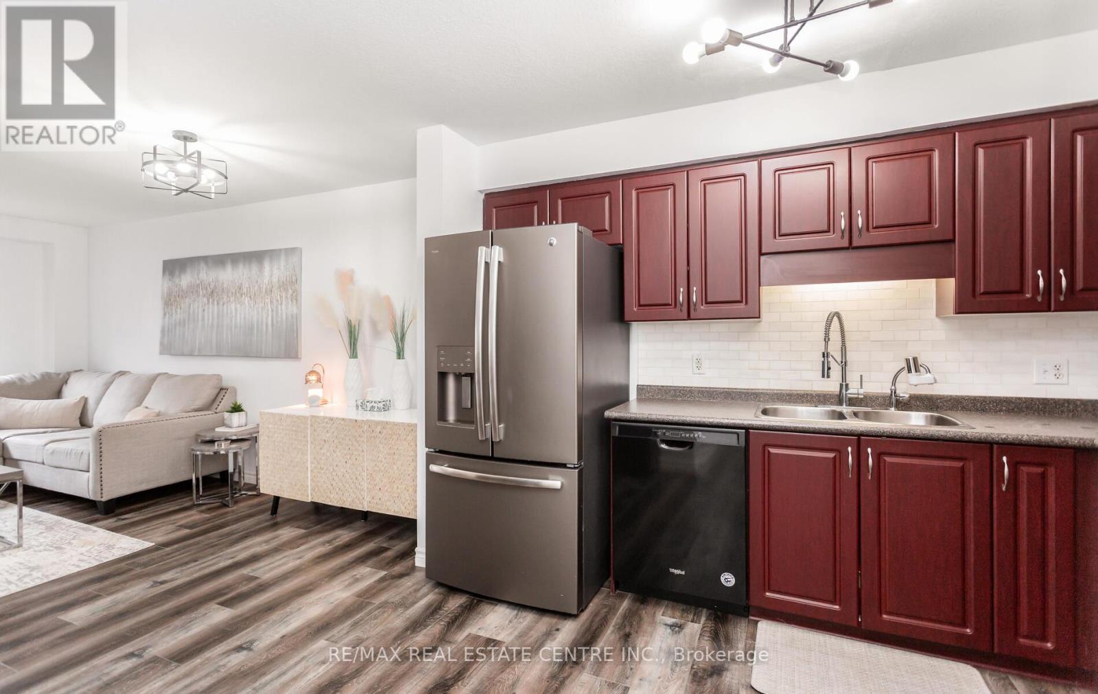 230 Sophia Crescent, Kitchener, Ontario  N2R 1X8 - Photo 8 - X12968376