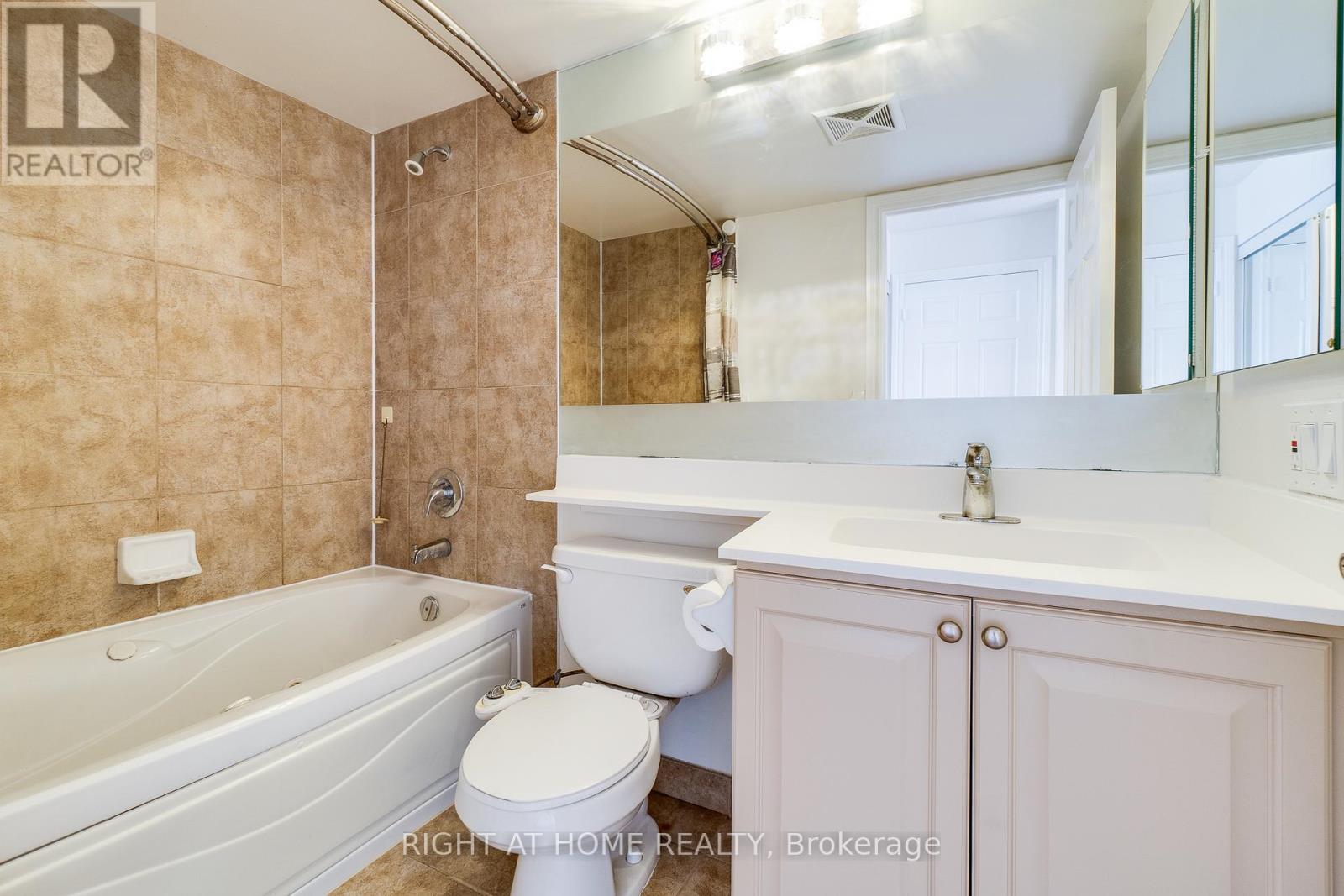 1713 - 310 Burnhamthorpe Road W, Mississauga, Ontario  L5B 4P9 - Photo 18 - W12950288