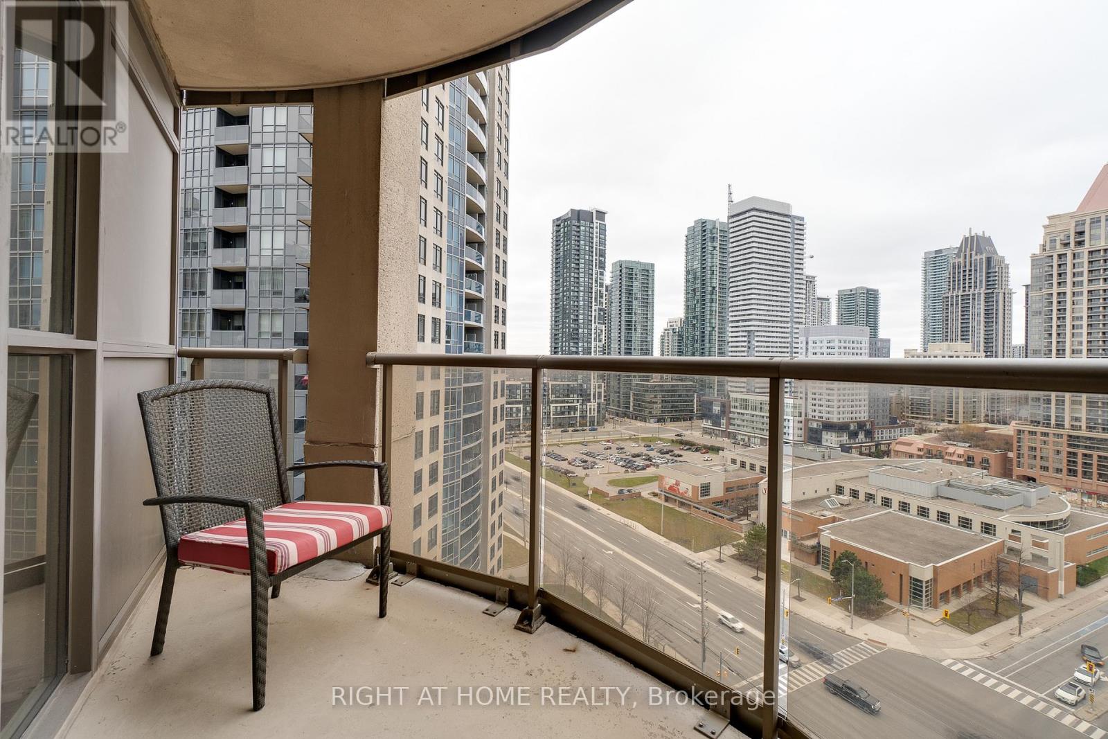 1713 - 310 Burnhamthorpe Road W, Mississauga, Ontario  L5B 4P9 - Photo 26 - W12950288