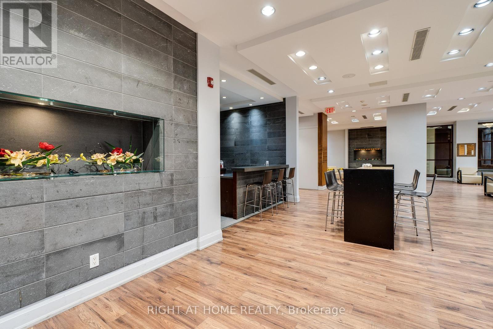 1713 - 310 Burnhamthorpe Road W, Mississauga, Ontario  L5B 4P9 - Photo 33 - W12950288