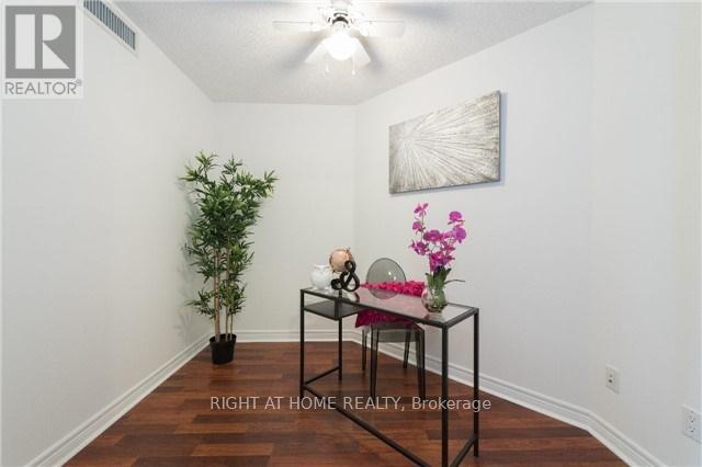 1713 - 310 Burnhamthorpe Road W, Mississauga, Ontario  L5B 4P9 - Photo 11 - W12950288