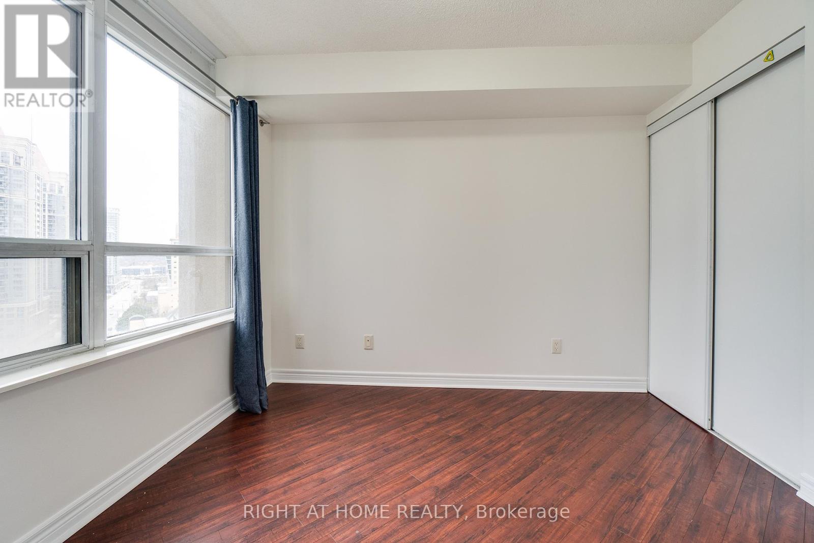 1713 - 310 Burnhamthorpe Road W, Mississauga, Ontario  L5B 4P9 - Photo 21 - W12950288