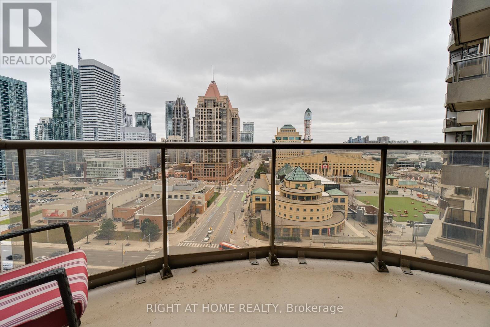 1713 - 310 Burnhamthorpe Road W, Mississauga, Ontario  L5B 4P9 - Photo 25 - W12950288