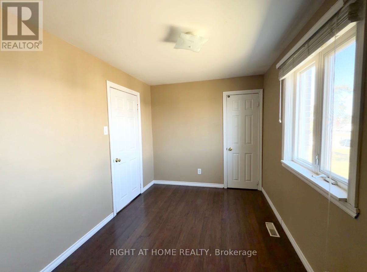 270 Town House Crescent, Brampton, Ontario  L6W 3C7 - Photo 15 - W12968392