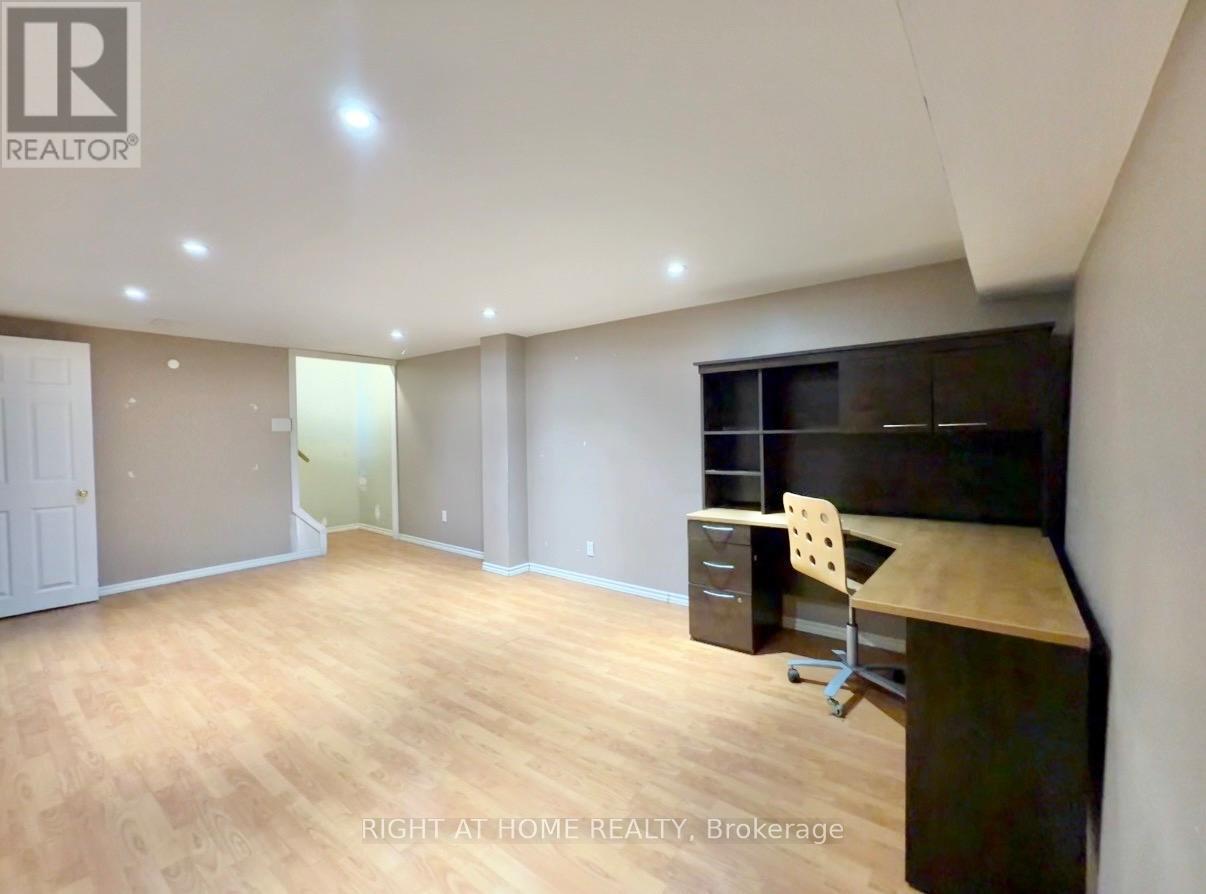 270 Town House Crescent, Brampton, Ontario  L6W 3C7 - Photo 19 - W12968392