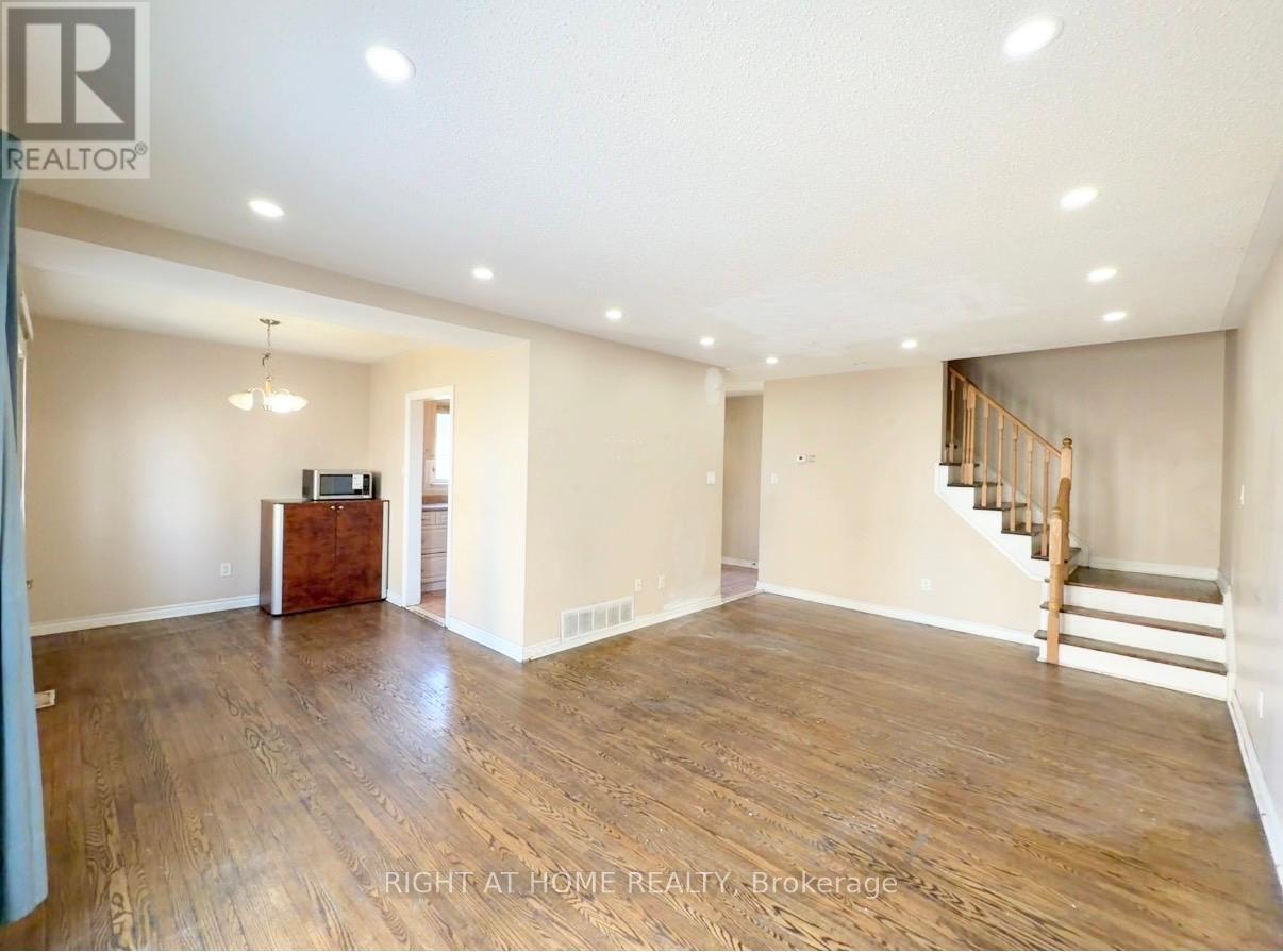 270 Town House Crescent, Brampton, Ontario  L6W 3C7 - Photo 12 - W12968392