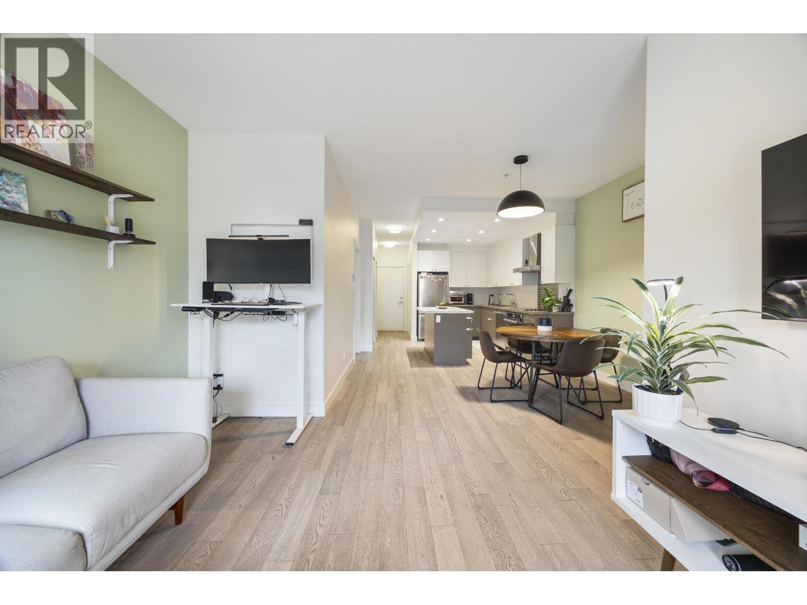 209 3399 Noel Drive, Burnaby, British Columbia  V3J 0G8 - Photo 3 - R3108200