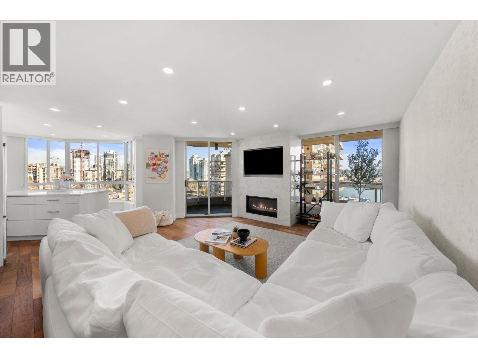 1704 1245 Quayside Drive, New Westminster, British Columbia  V3M 6J6 - Photo 2 - R3108226