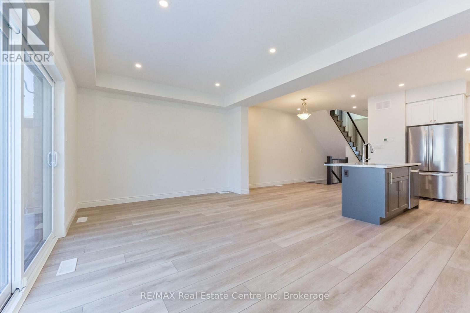 41 Hedley Lane, Centre Wellington, Ontario  N0B 1S0 - Photo 12 - X12968414