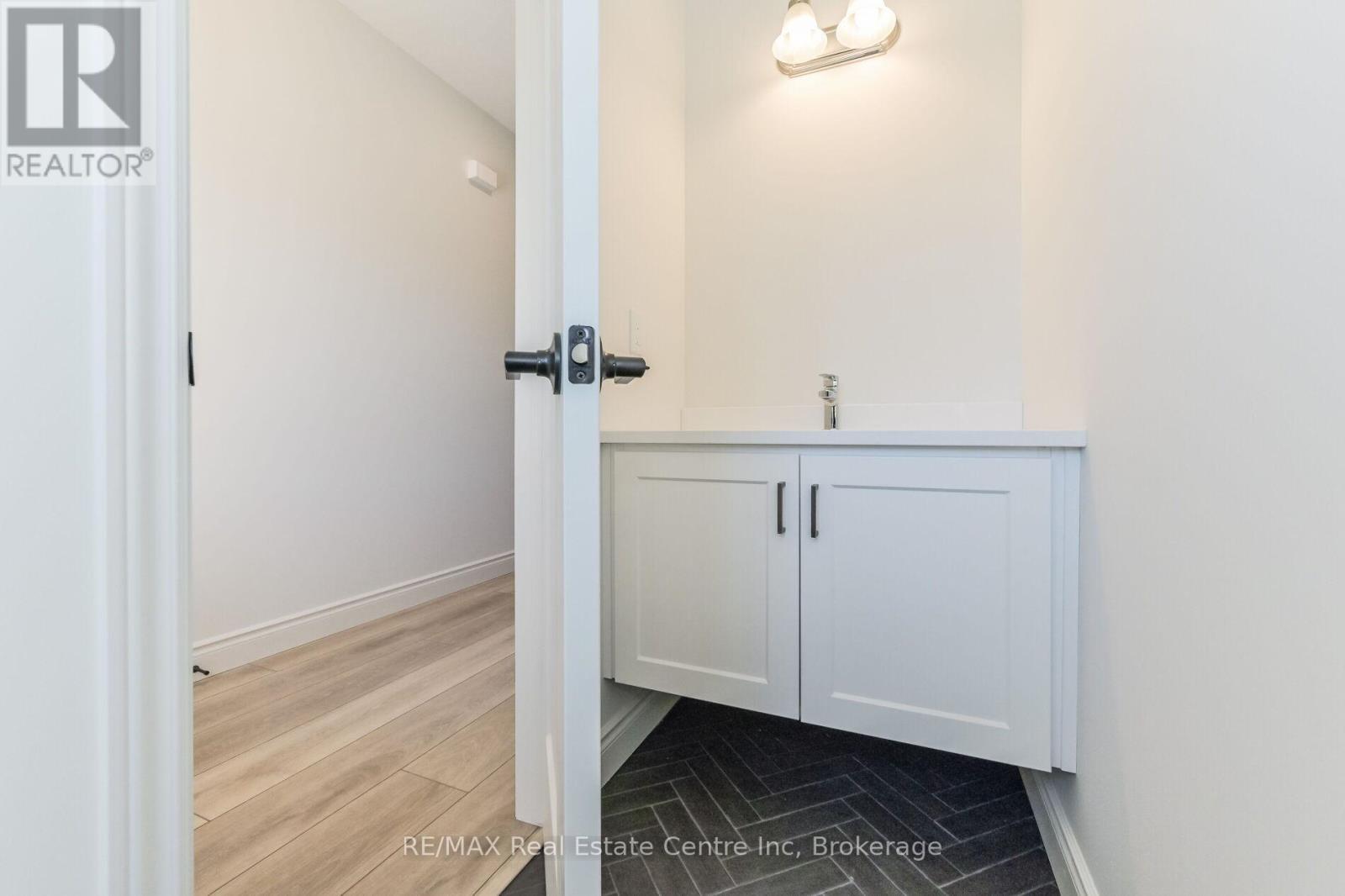 41 Hedley Lane, Centre Wellington, Ontario  N0B 1S0 - Photo 15 - X12968414