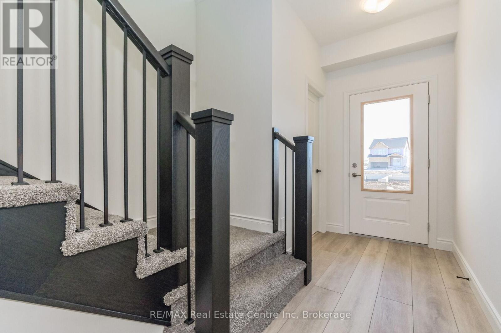 41 Hedley Lane, Centre Wellington, Ontario  N0B 1S0 - Photo 2 - X12968414