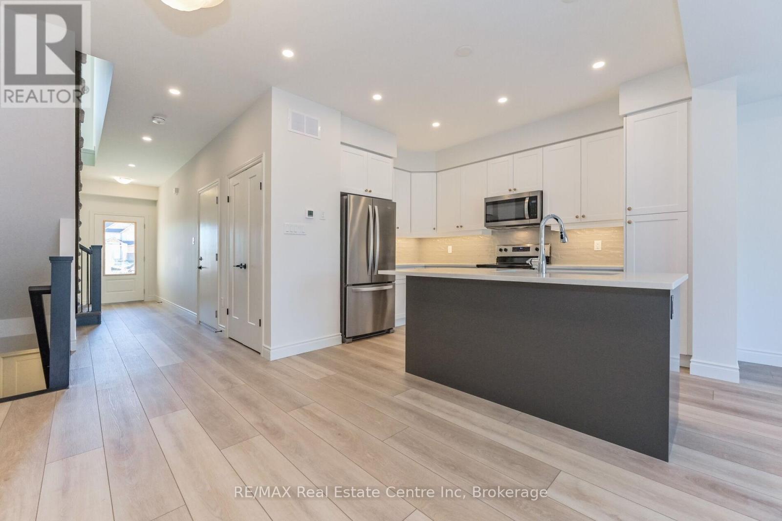 41 Hedley Lane, Centre Wellington, Ontario  N0B 1S0 - Photo 3 - X12968414