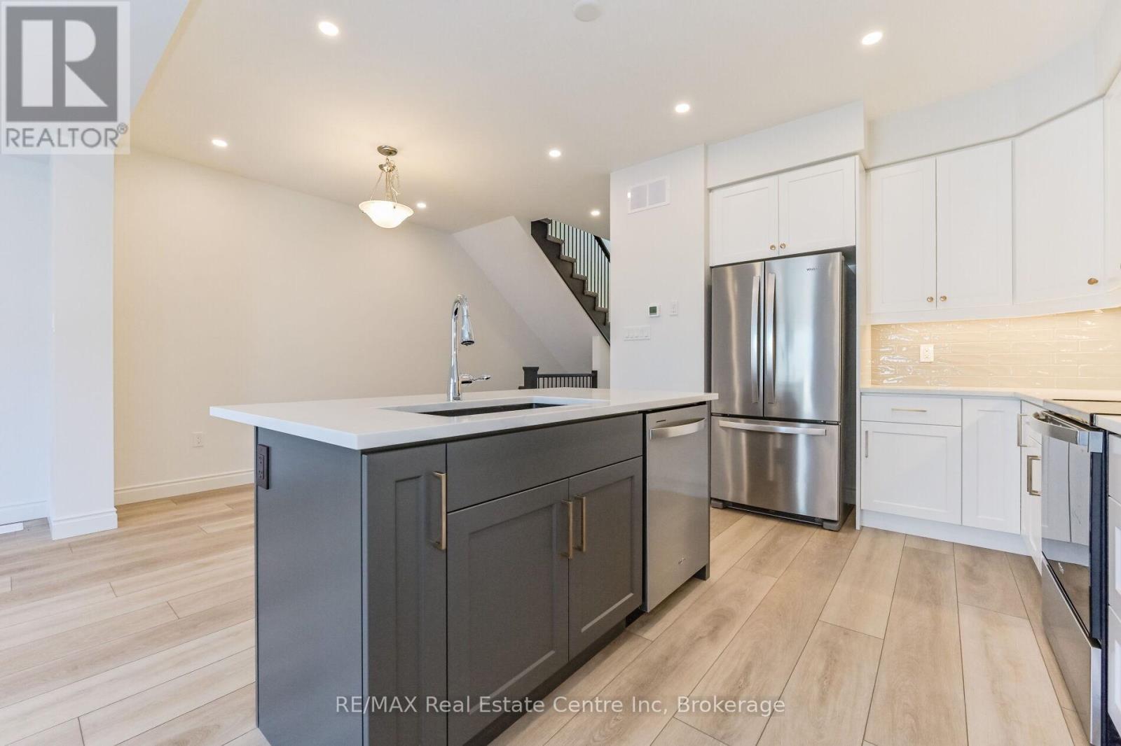 41 Hedley Lane, Centre Wellington, Ontario  N0B 1S0 - Photo 6 - X12968414