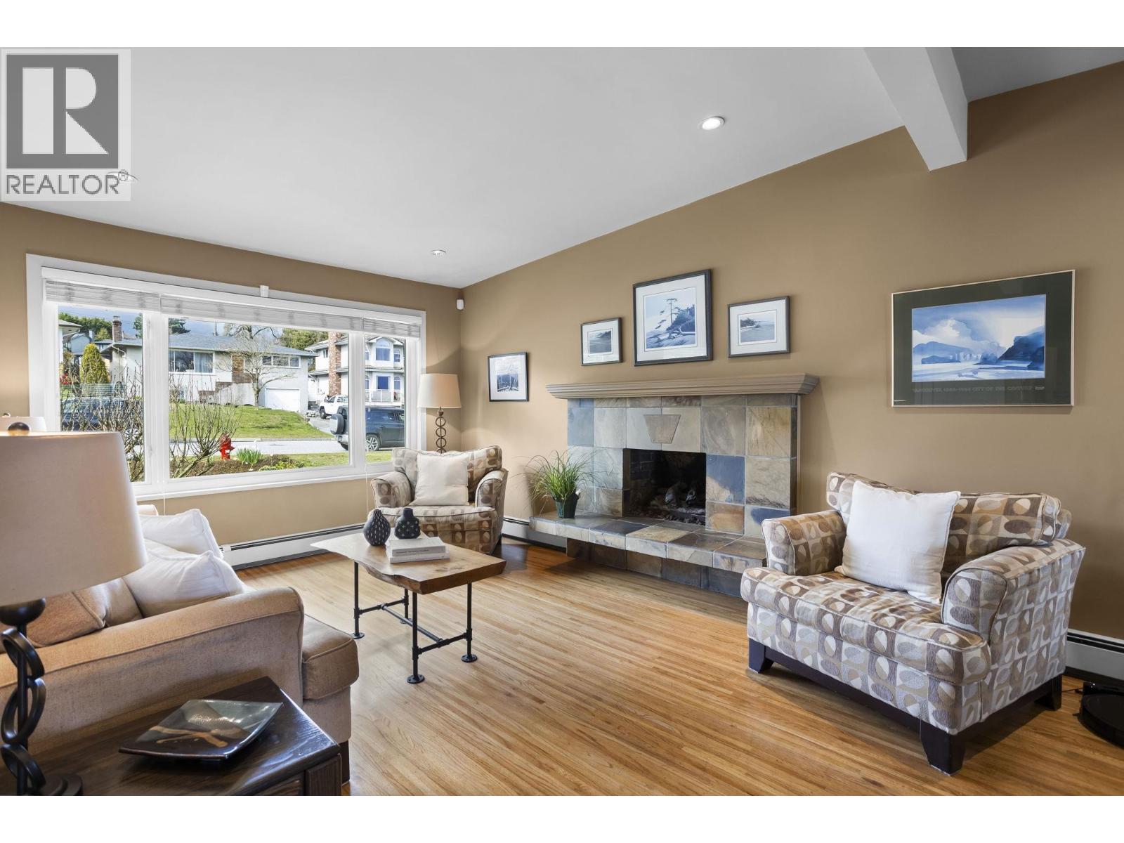 831 Whitchurch Street, North Vancouver, British Columbia  V7L 2A5 - Photo 3 - R3108209