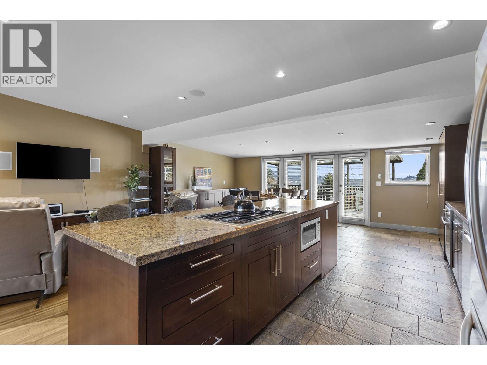 831 Whitchurch Street, North Vancouver, British Columbia  V7L 2A5 - Photo 9 - R3108209