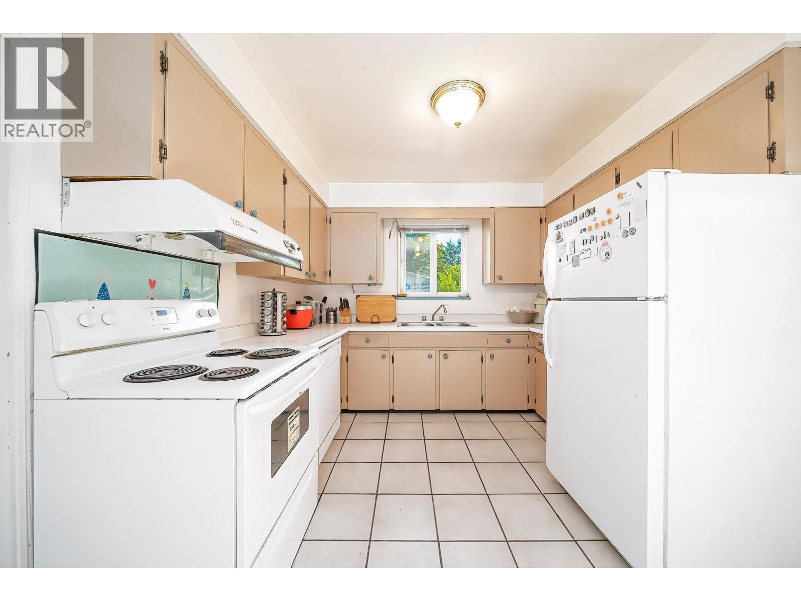 5130 Buxton St, Burnaby, British Columbia  V5H 1J8 - Photo 9 - R3108073