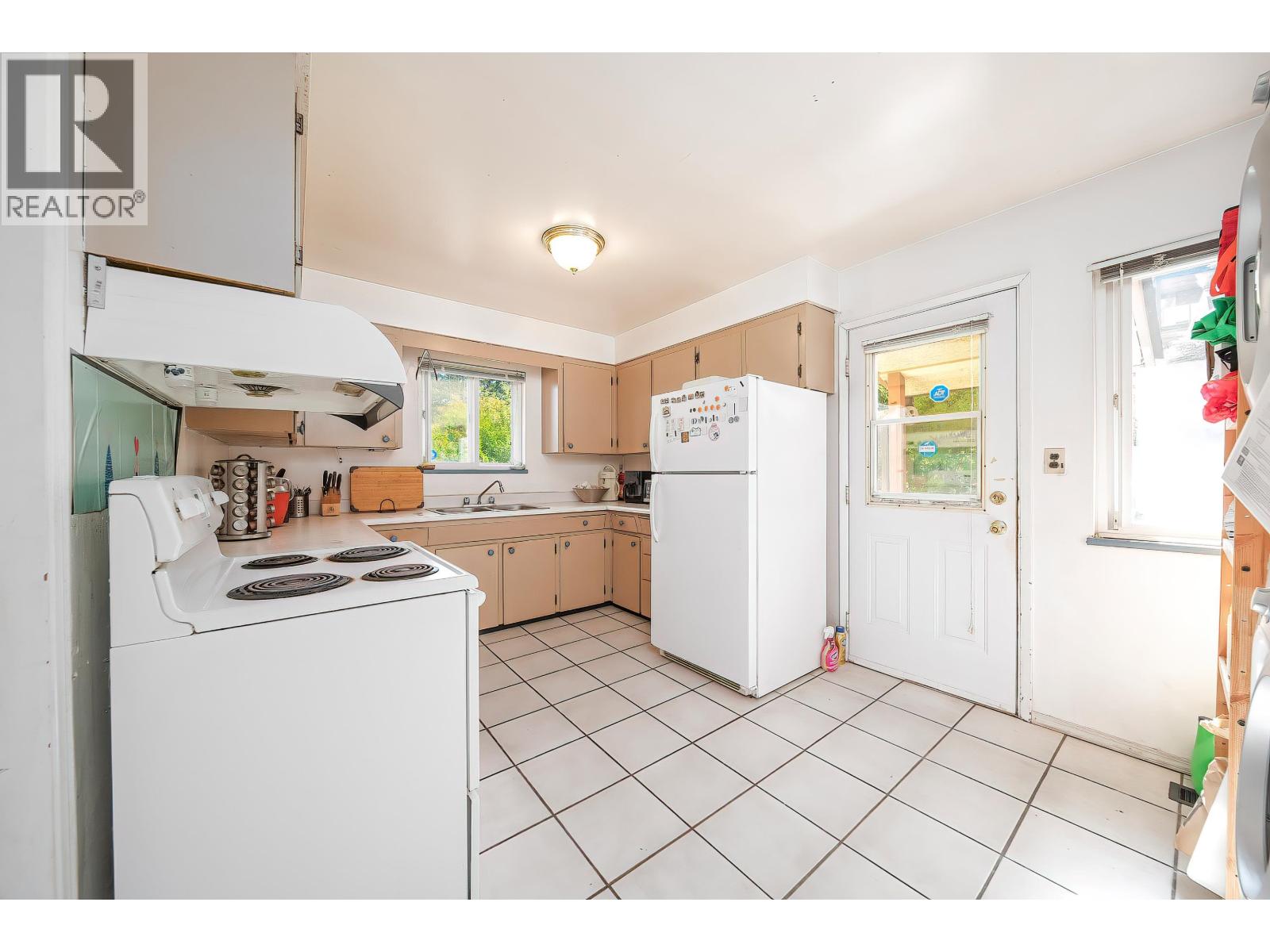 5130 Buxton St, Burnaby, British Columbia  V5H 1J8 - Photo 8 - R3108073