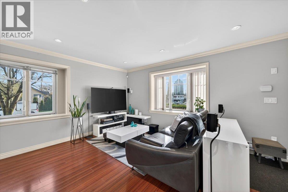 7012 Griffiths Avenue, Burnaby, British Columbia  V5E 0B2 - Photo 4 - R3107096