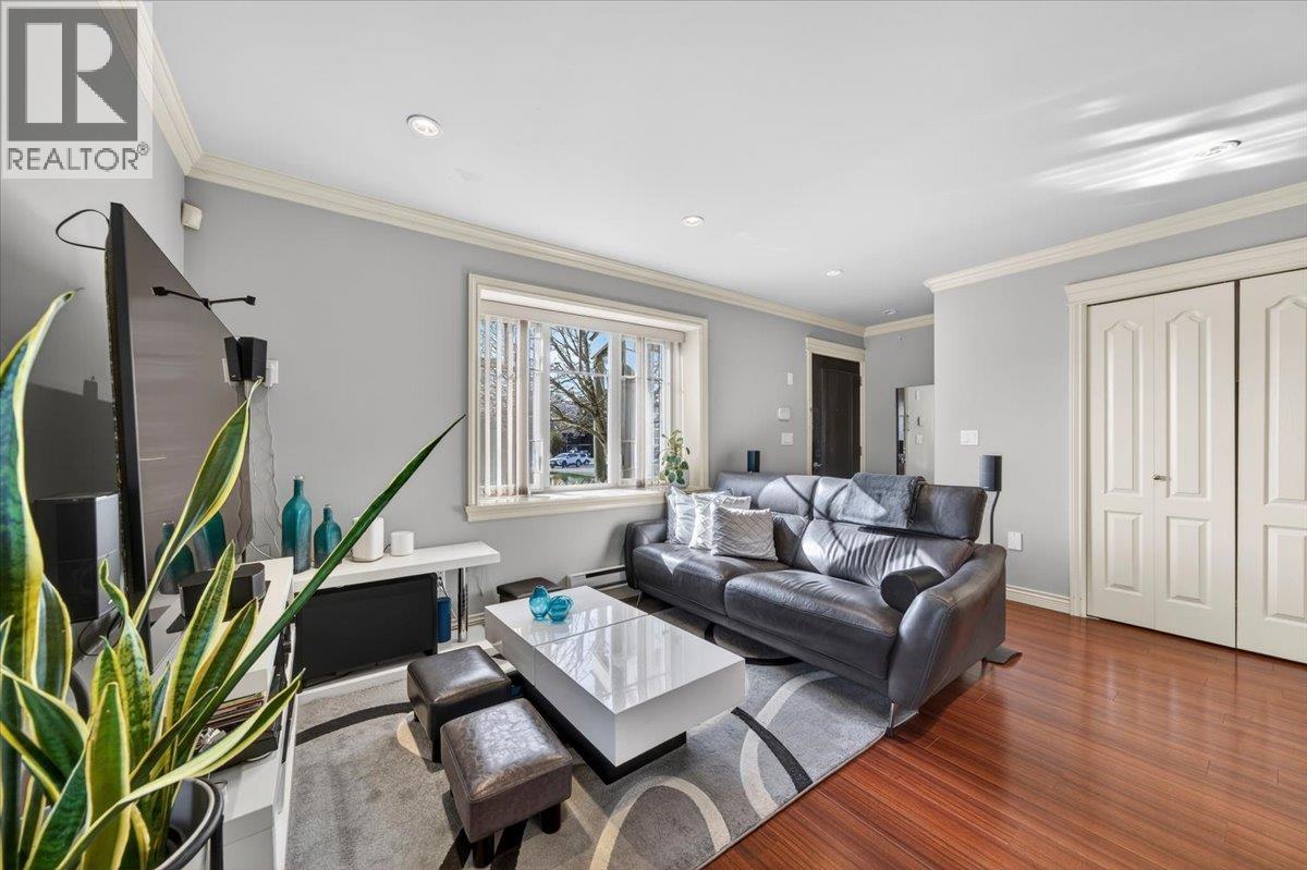 7012 Griffiths Avenue, Burnaby, British Columbia  V5E 0B2 - Photo 3 - R3107096