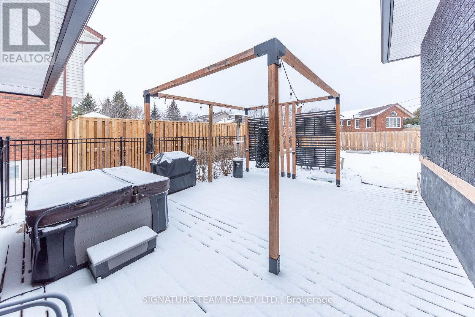 130 Noik Drive, Pembroke, Ontario  K8A 8B8 - Photo 4 - X12968412