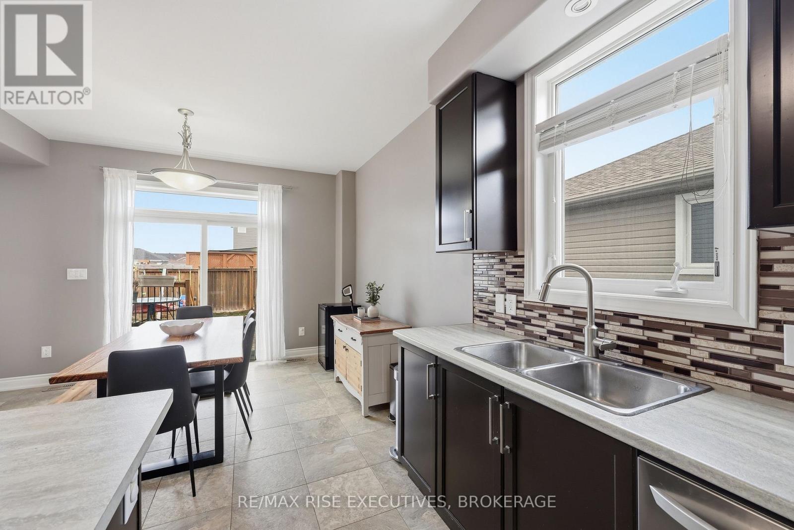 203 Kildare Avenue, Loyalist, Ontario  K7N 0A4 - Photo 10 - X12934338