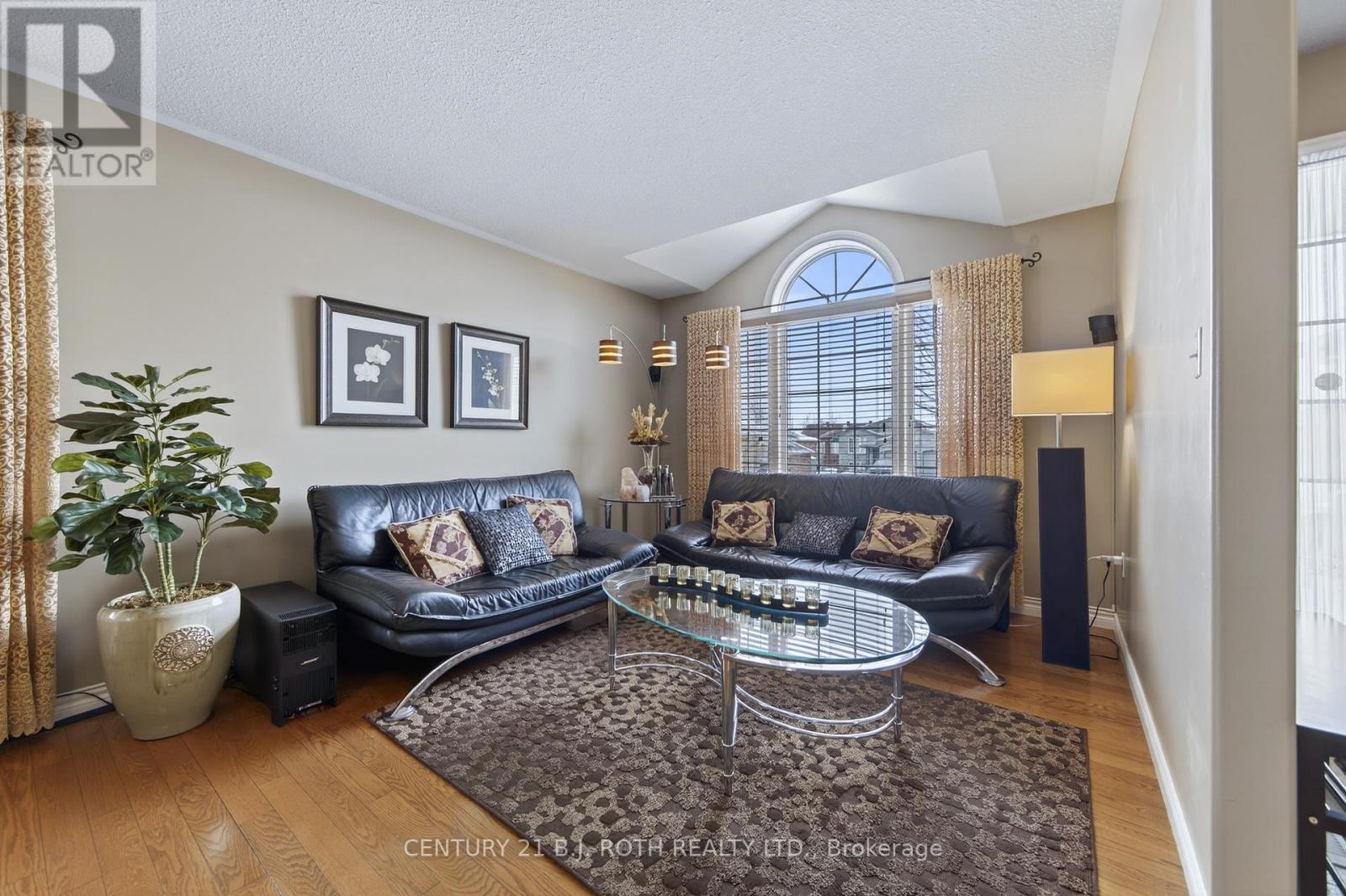 115 Lion's Gate Boulevard, Barrie (Little Lake), Ontario  L4M 7E5 - Photo 3 - S12968400