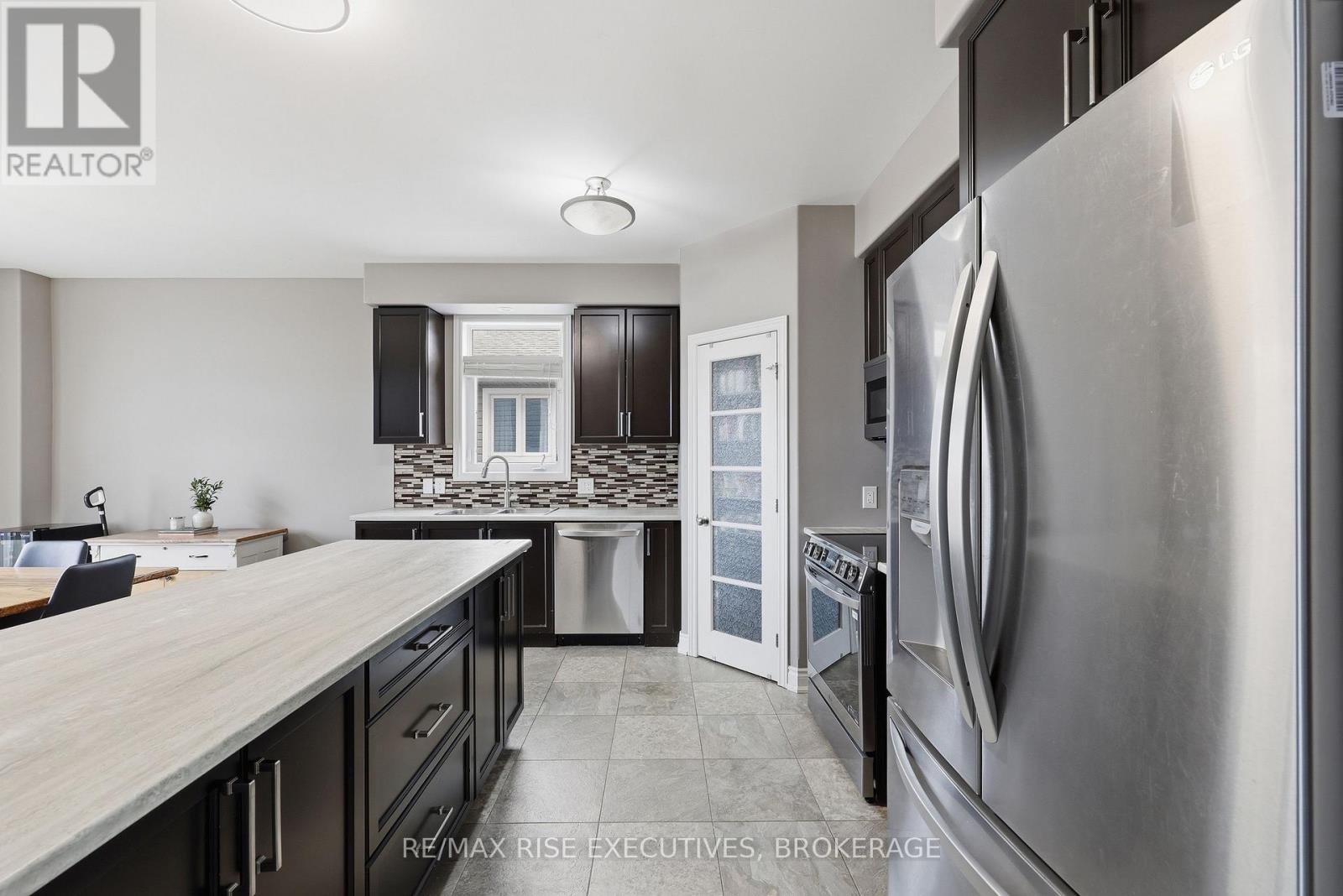 203 Kildare Avenue, Loyalist, Ontario  K7N 0A4 - Photo 5 - X12934338