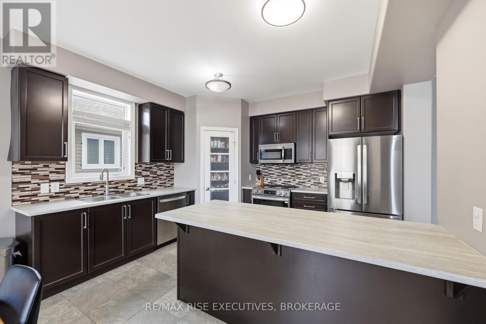 203 Kildare Avenue, Loyalist, Ontario  K7N 0A4 - Photo 6 - X12934338