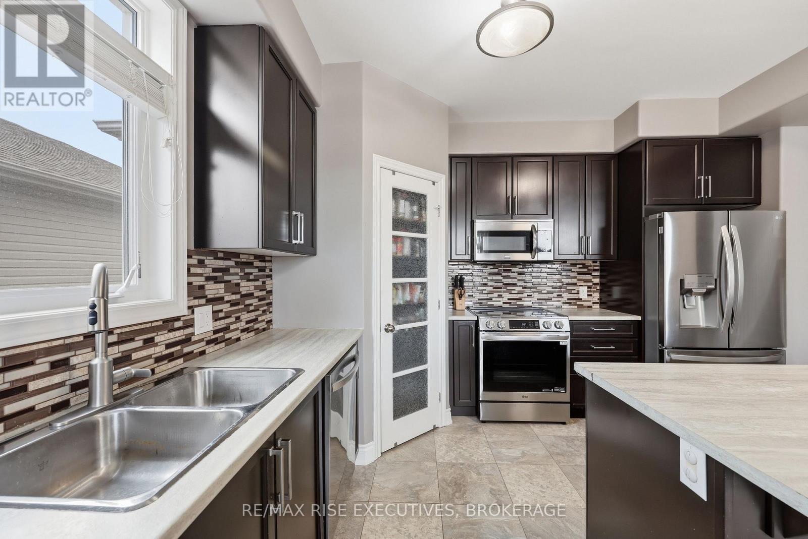 203 Kildare Avenue, Loyalist, Ontario  K7N 0A4 - Photo 8 - X12934338