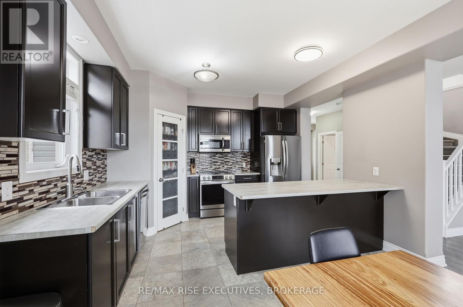 203 Kildare Avenue, Loyalist, Ontario  K7N 0A4 - Photo 7 - X12934338