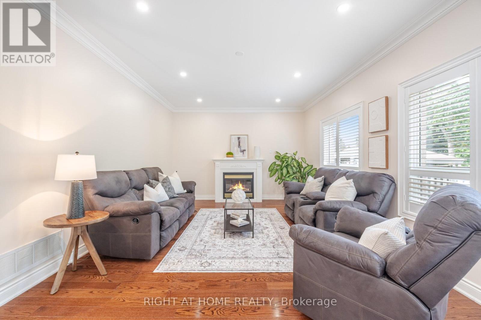 3737 Brinwood Gate S, Mississauga, Ontario  L5M 7G9 - Photo 15 - W12968396