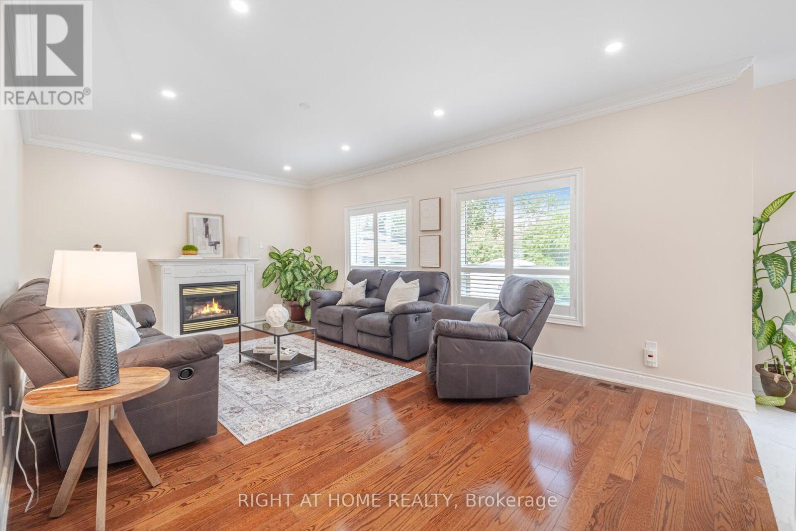 3737 Brinwood Gate S, Mississauga, Ontario  L5M 7G9 - Photo 16 - W12968396