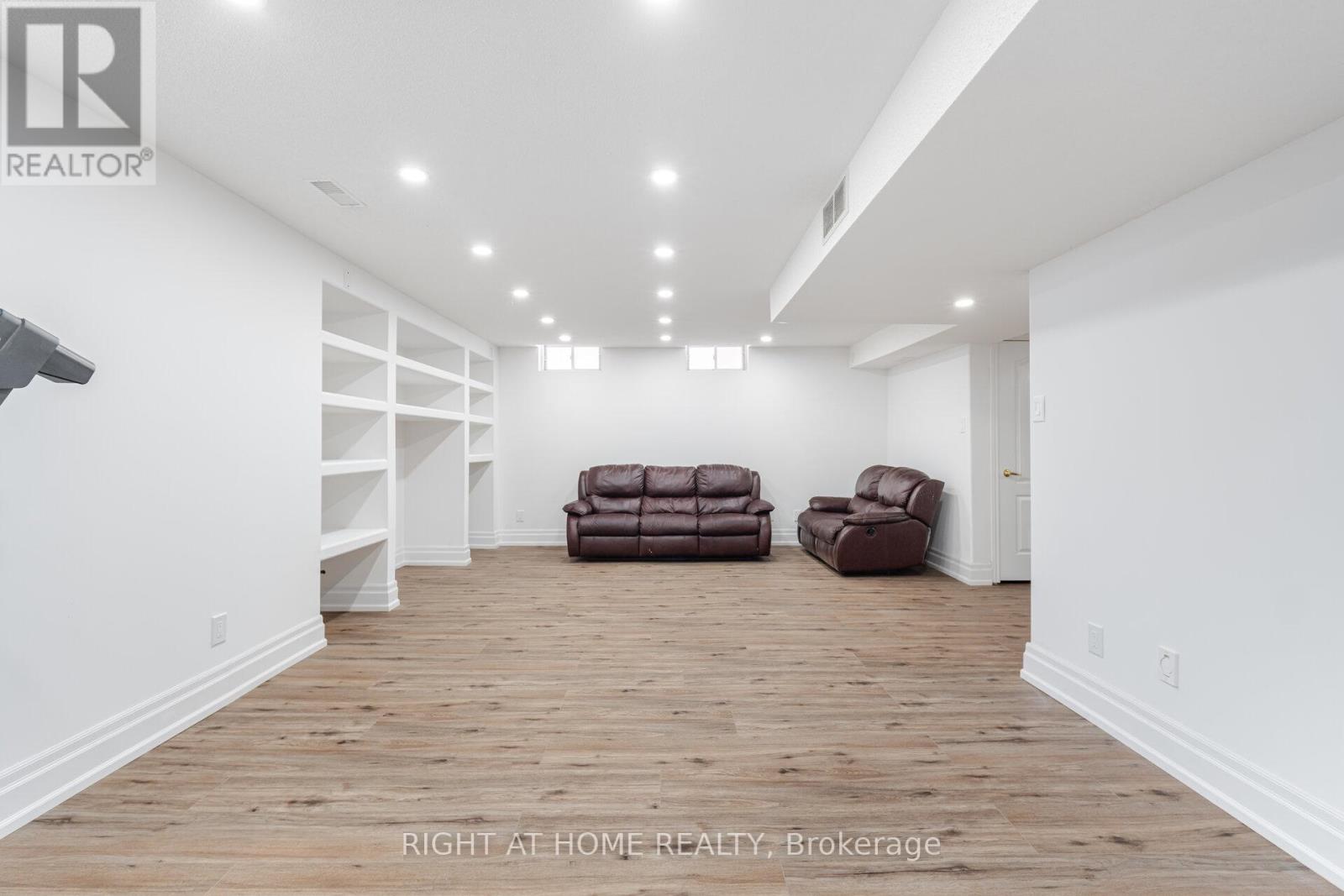 3737 Brinwood Gate S, Mississauga, Ontario  L5M 7G9 - Photo 41 - W12968396