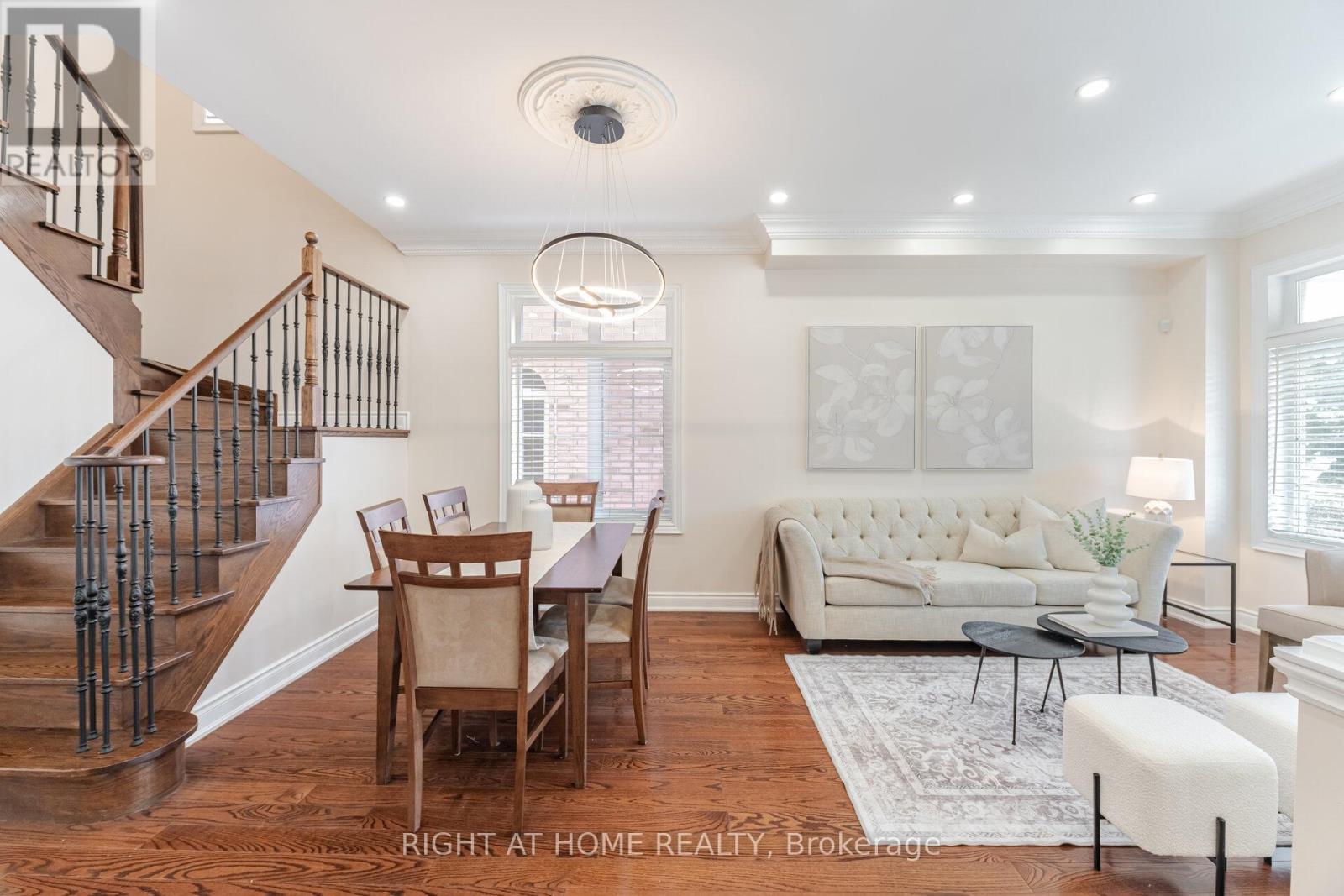 3737 Brinwood Gate S, Mississauga, Ontario  L5M 7G9 - Photo 8 - W12968396