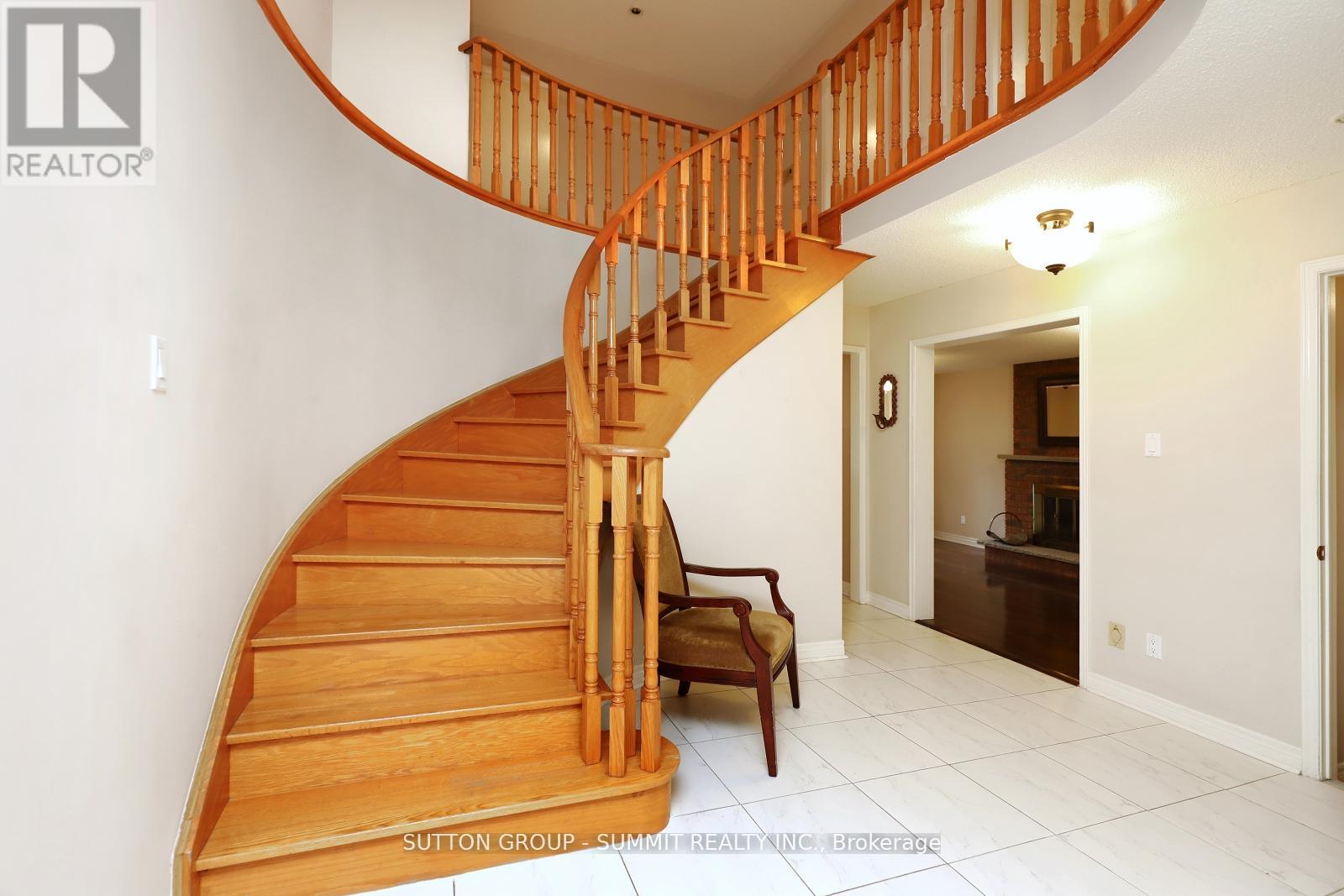 2654 Ambercroft Trail, Mississauga, Ontario  L5M 4K1 - Photo 5 - W12968418