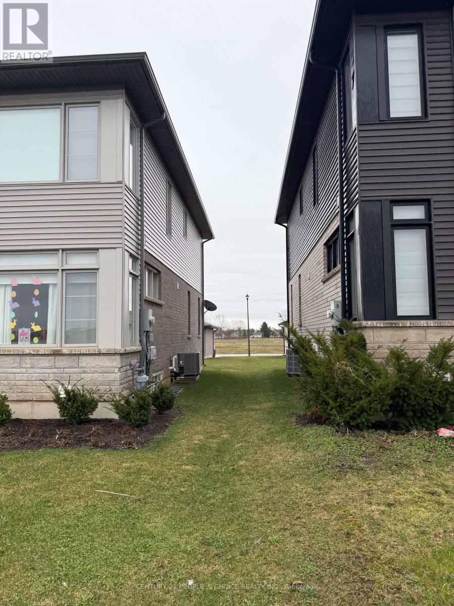 64 Summersides Boulevard, Pelham, Ontario  L0S 1E6 - Photo 4 - X12968404