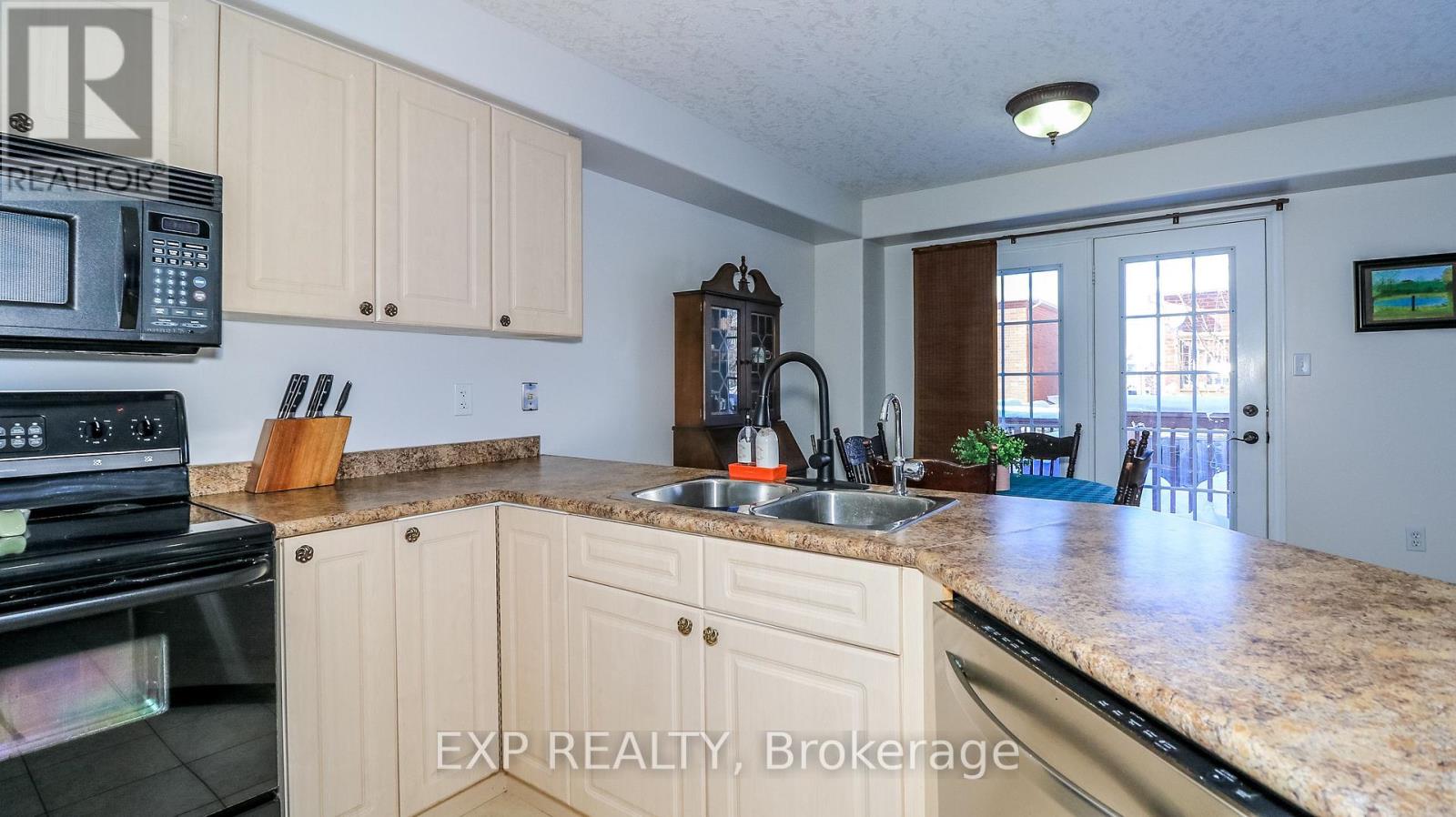 40 Benjamin Lane, Barrie, Ontario  L4N 0S2 - Photo 14 - S12761212