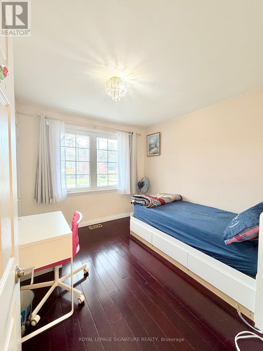 1830 Christopher Road, Mississauga, Ontario  L5J 2K8 - Photo 18 - W12968398