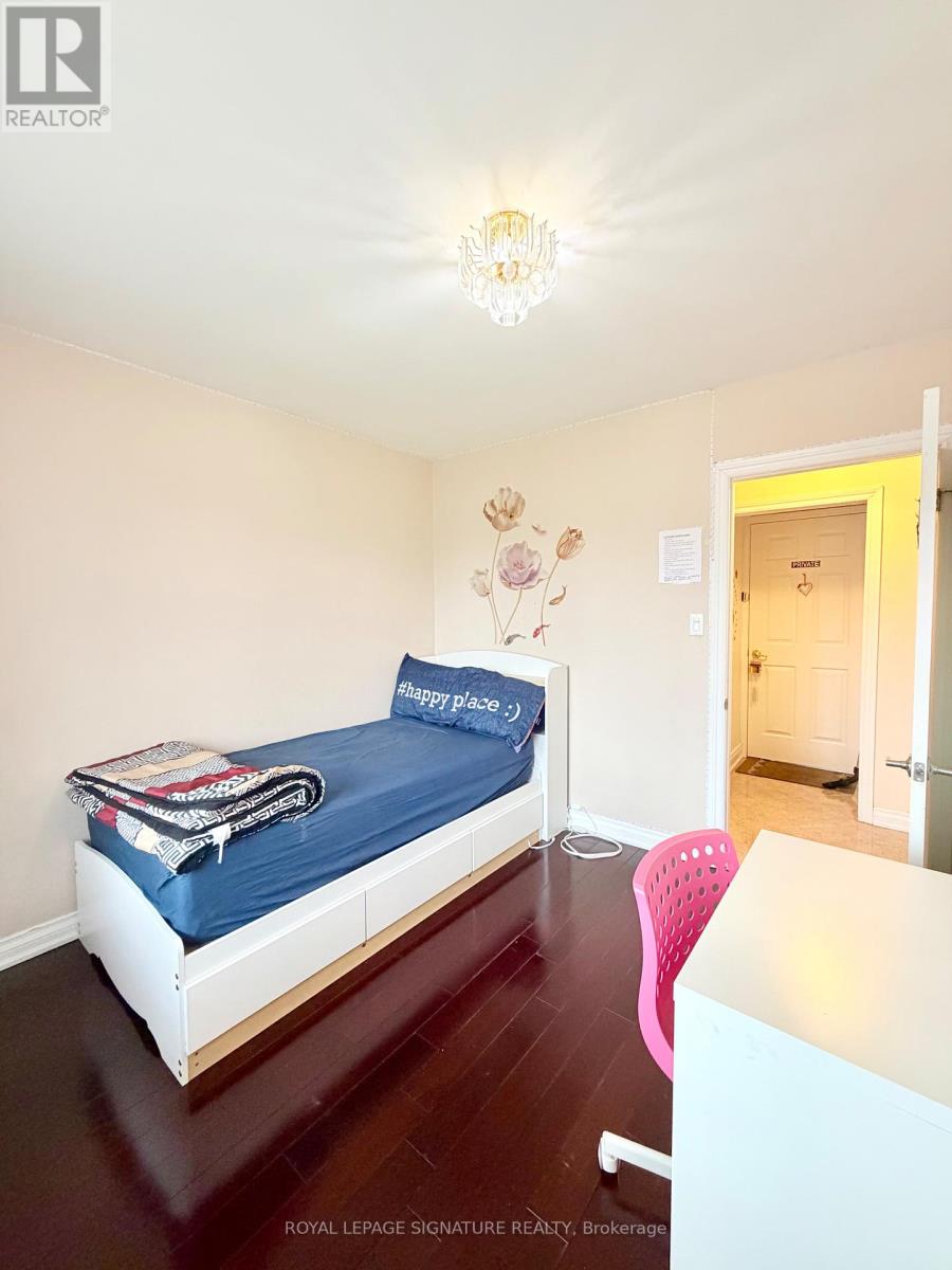 1830 Christopher Road, Mississauga, Ontario  L5J 2K8 - Photo 19 - W12968398