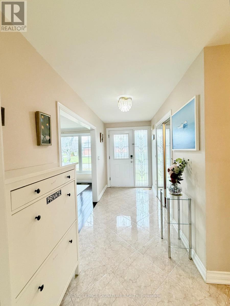 1830 Christopher Road, Mississauga, Ontario  L5J 2K8 - Photo 4 - W12968398