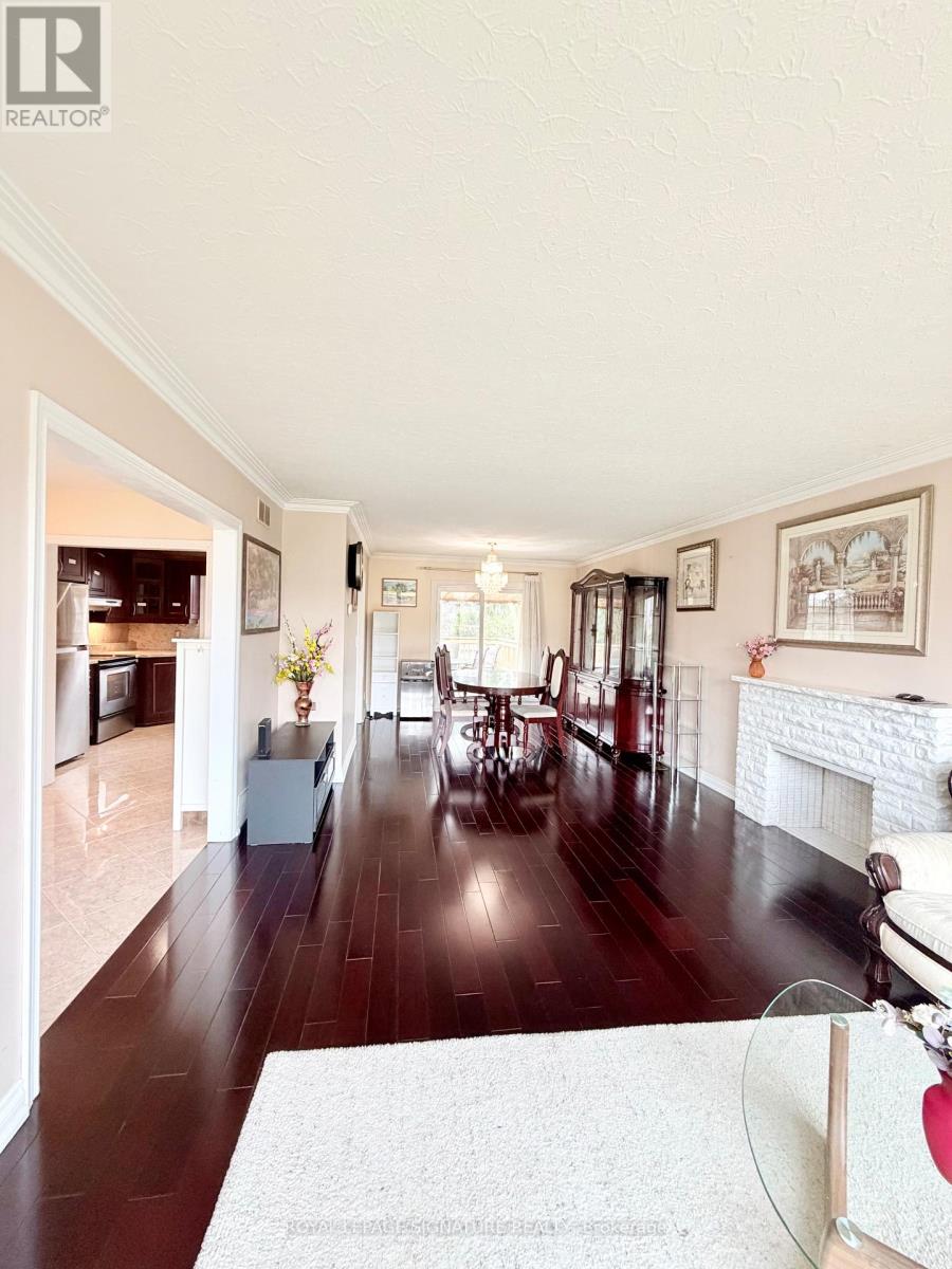 1830 Christopher Road, Mississauga, Ontario  L5J 2K8 - Photo 8 - W12968398