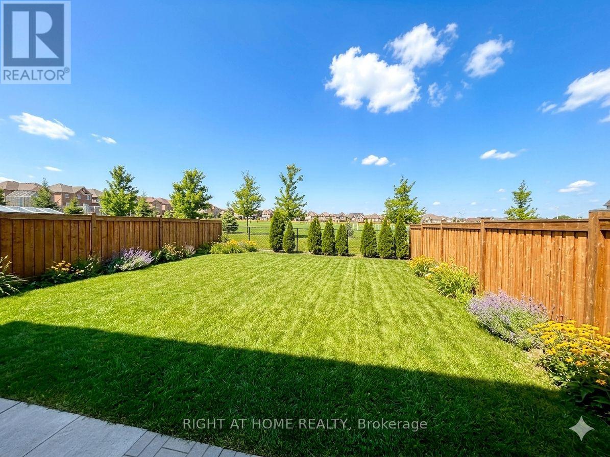 12 Tupling Street, Bradford West Gwillimbury, Ontario  L3Z 0W8 - Photo 2 - N12774272