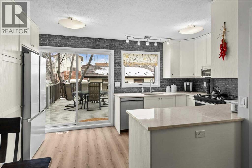 1399 Berkley Drive Nw, Calgary, Alberta  T3K 1T5 - Photo 12 - A2284801