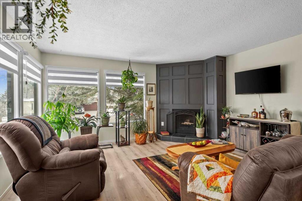 1399 Berkley Drive Nw, Calgary, Alberta  T3K 1T5 - Photo 6 - A2284801