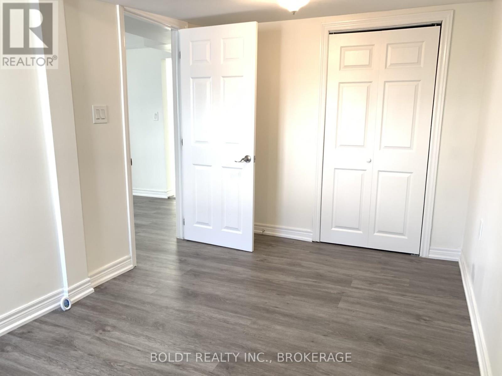 114 Lake Street, St. Catharines, Ontario  L2R 5X8 - Photo 12 - X12672086