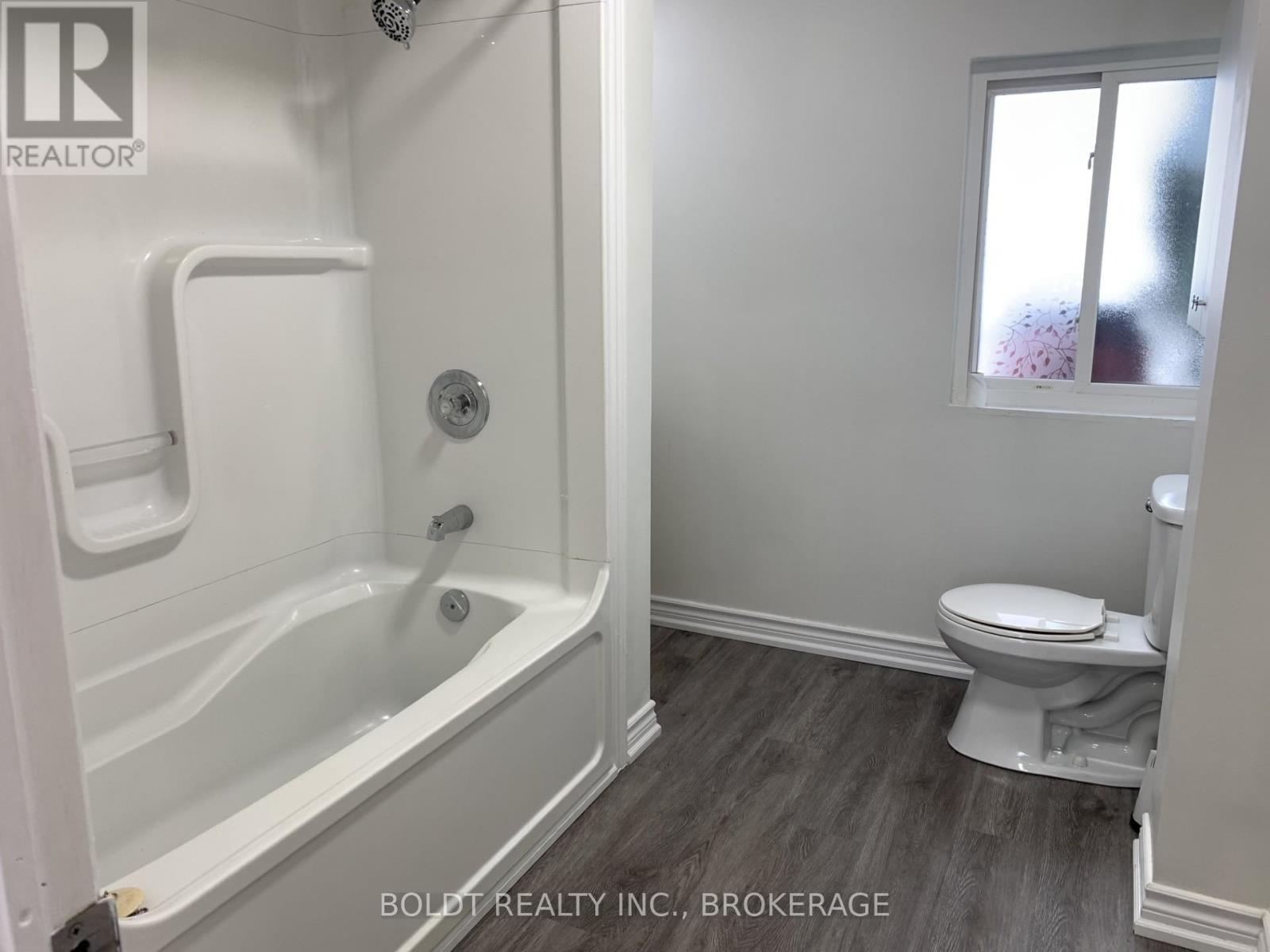 114 Lake Street, St. Catharines, Ontario  L2R 5X8 - Photo 8 - X12672086